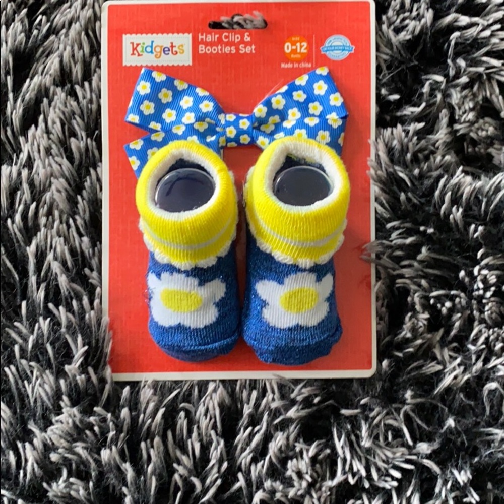 Hair clip and booties set